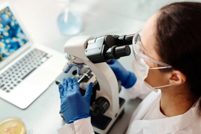 Cercetare medicală în laborator pentru terapia celulară a diabetului